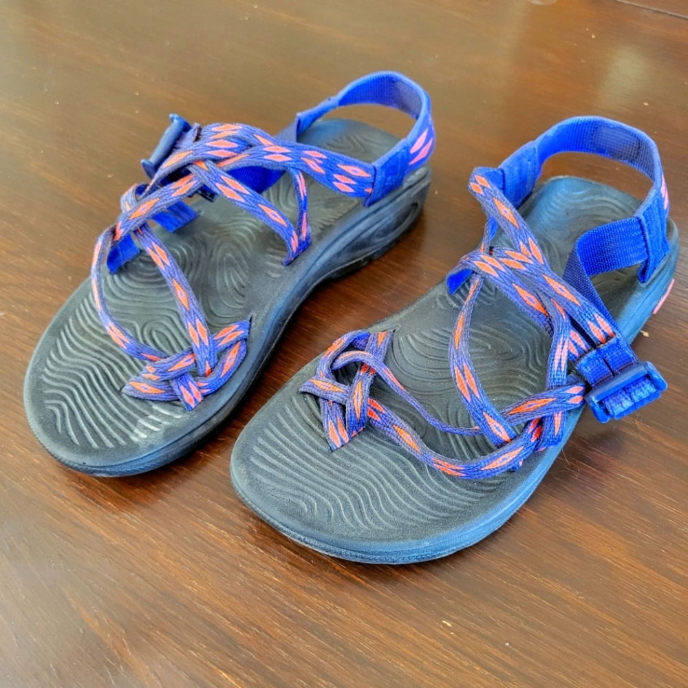 Strappy Chacos w6